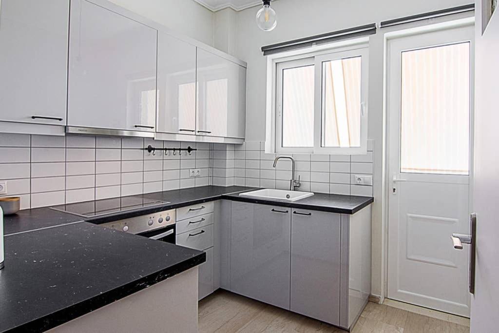 Cozy Flat With 1 Bedroom Next To Metro Station Ateny Zewnętrze zdjęcie
